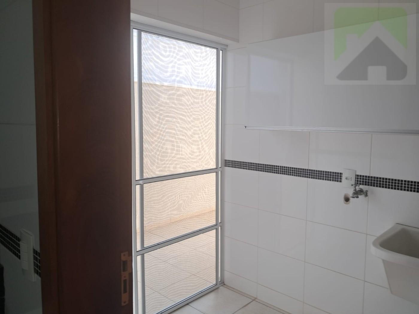 Casa de Condomínio para alugar com 4 quartos, 218m² - Foto 3