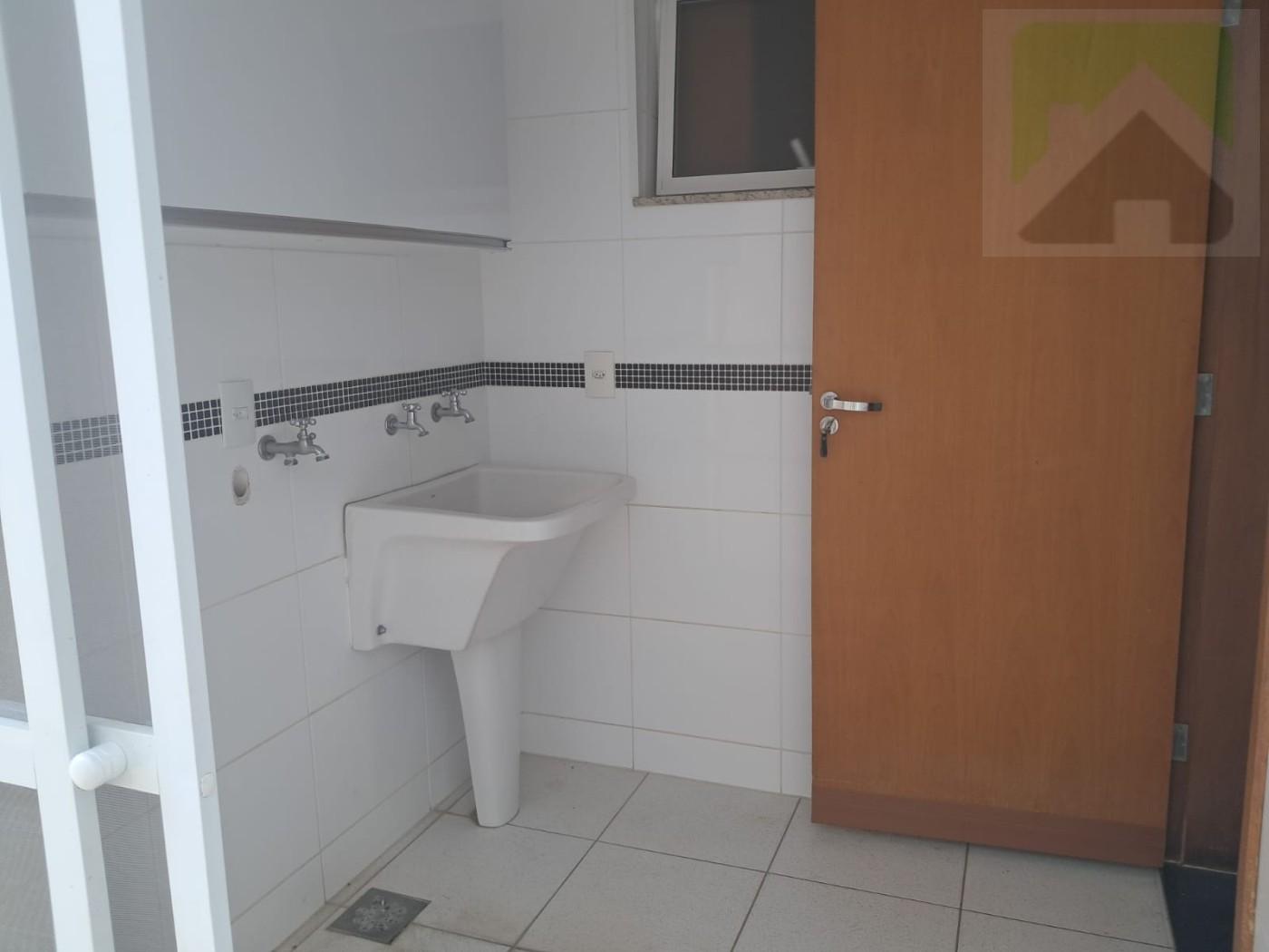 Casa de Condomínio para alugar com 4 quartos, 218m² - Foto 5