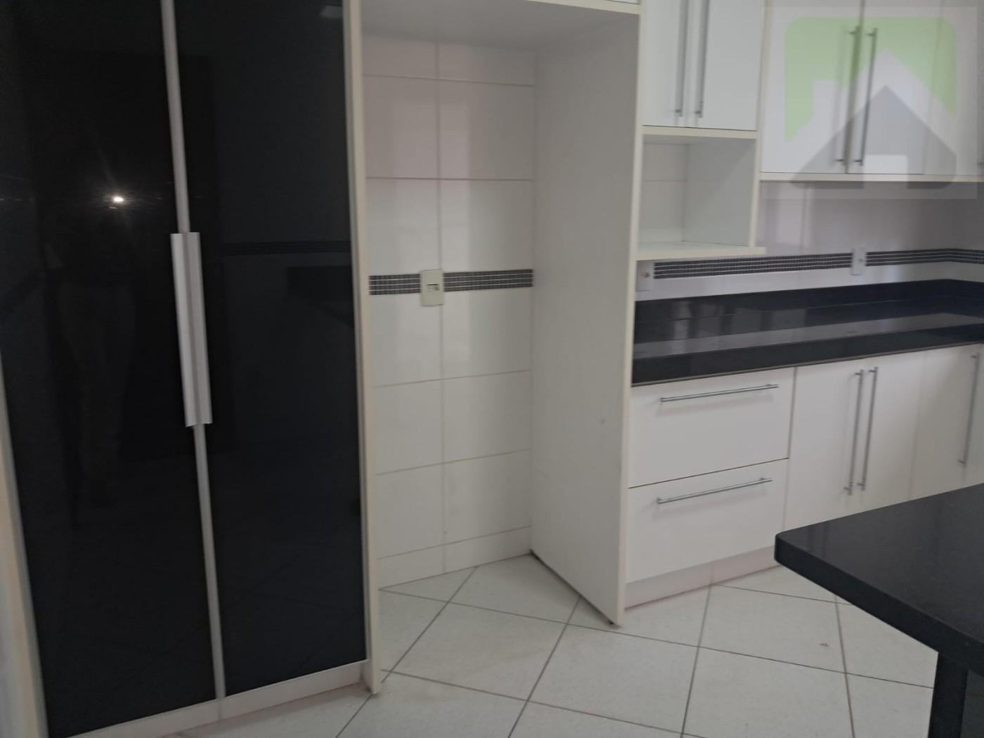 Casa de Condomínio para alugar com 4 quartos, 218m² - Foto 16